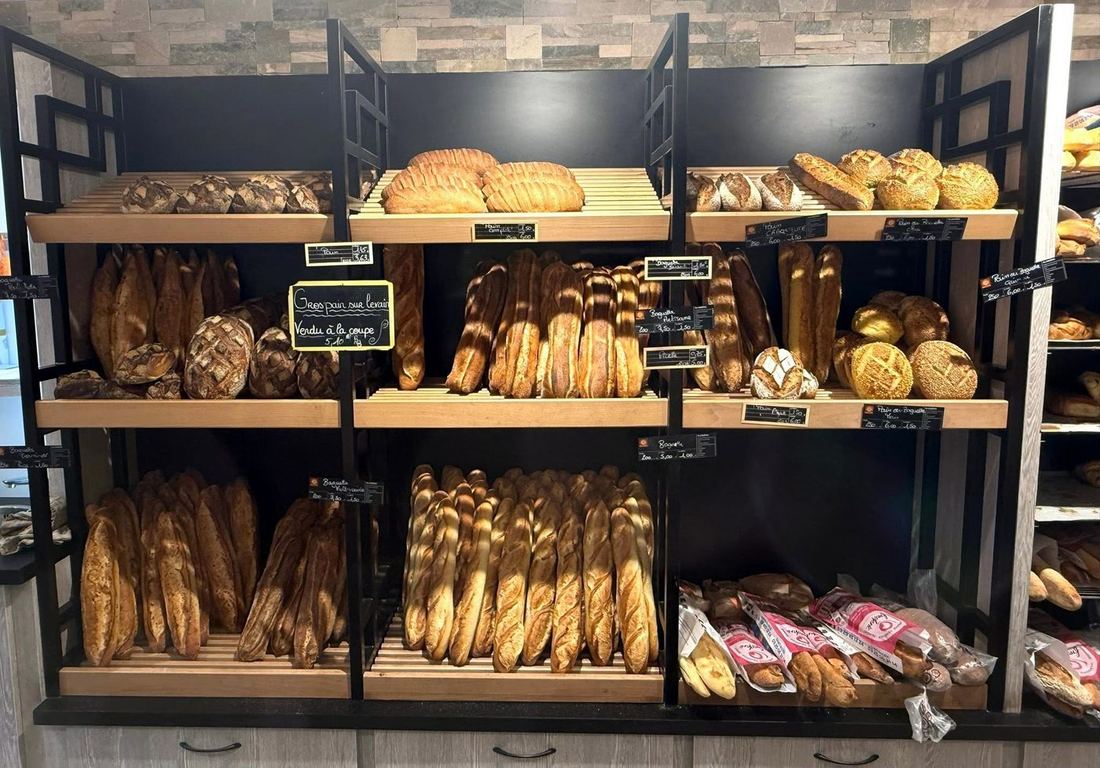 Rayonnages à pain de la boutique rénovée