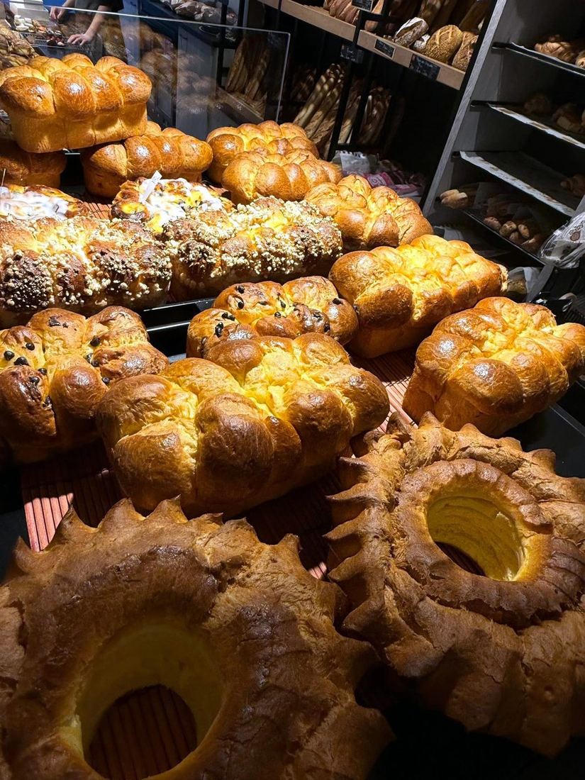 Viennoiseries et brioches dorées